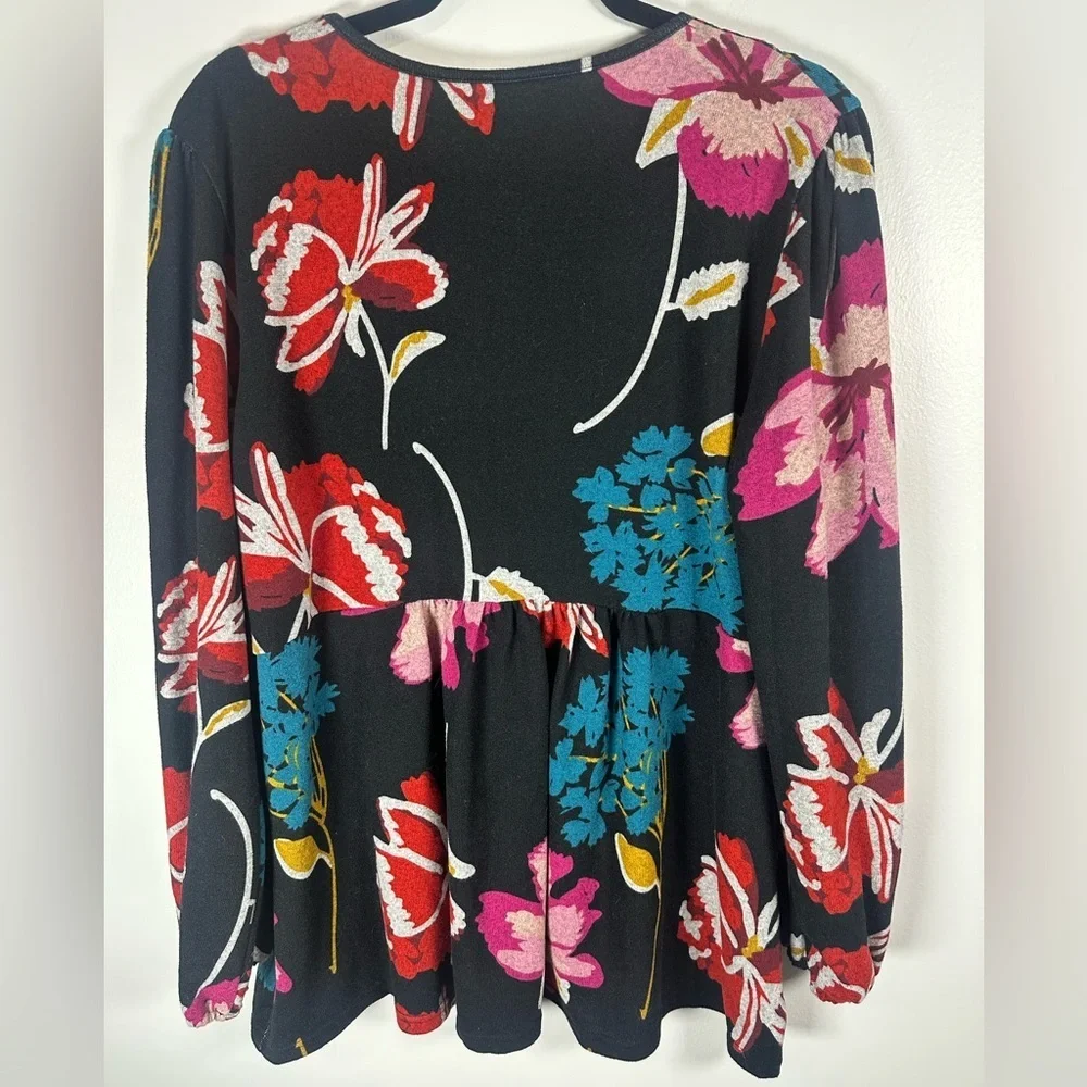 Catalog favorites Black Floral Embroidered Blouse v neck tunic type Size Large - Picture 3 of 8